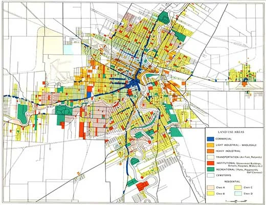 GIS-Karte mit Projektfläche, Analyseebenen und Standortbewertung für ein Energieprojekt
